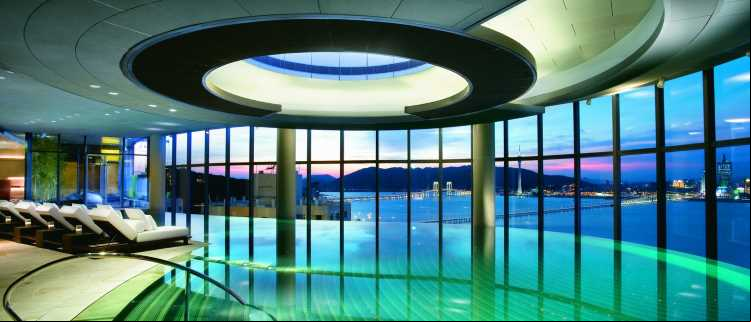 Altira Macau pool